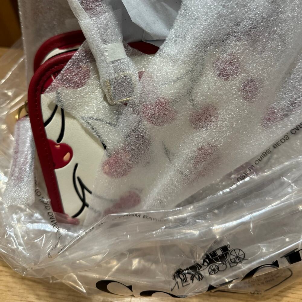 ❤️ Coach Swing Zip Bag With Cherry Print - Picture 8 of 9